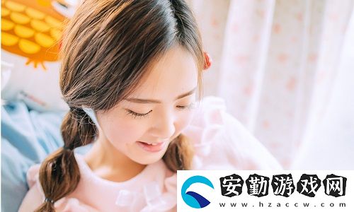 初中女生光溜溜身子青澀曲線