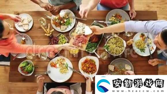 吃飯時(shí)某處緊密連接在一起視頻