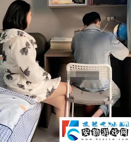 陪讀裝睡被后面滑進來