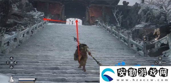 黑神話悟空亢金龍?jiān)谀?></p><p>3、然后沿著小路一直往上走，墻邊會(huì)出現(xiàn)小怪需要注意躲避；</p><p style=